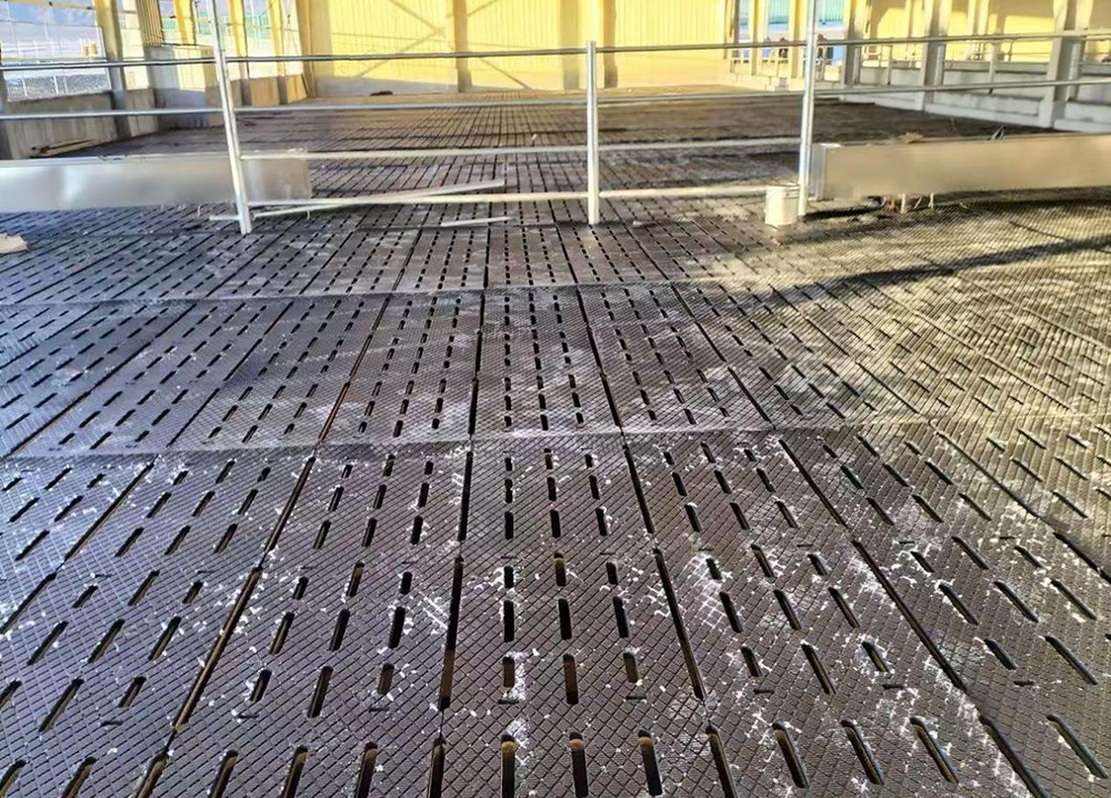 Pertorated Manure Leakage Rubber Mat